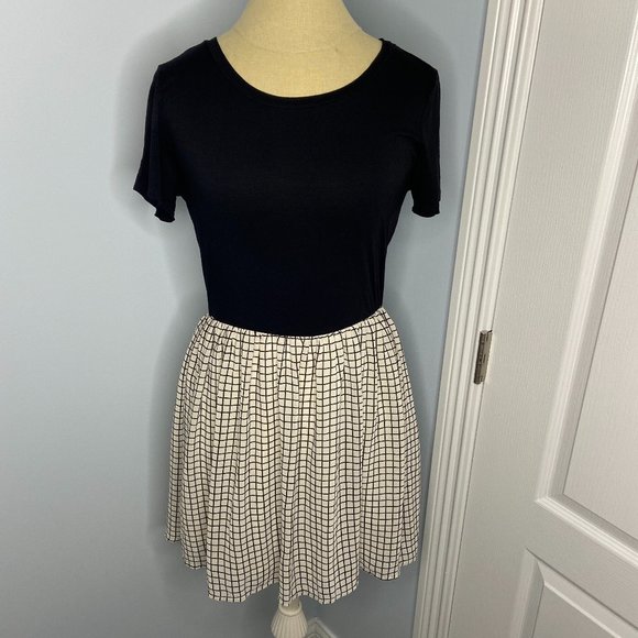 Forever 21 Dresses & Skirts - ♠ Forever 21 Short Sleeve Black and White Dress Size - M ♠